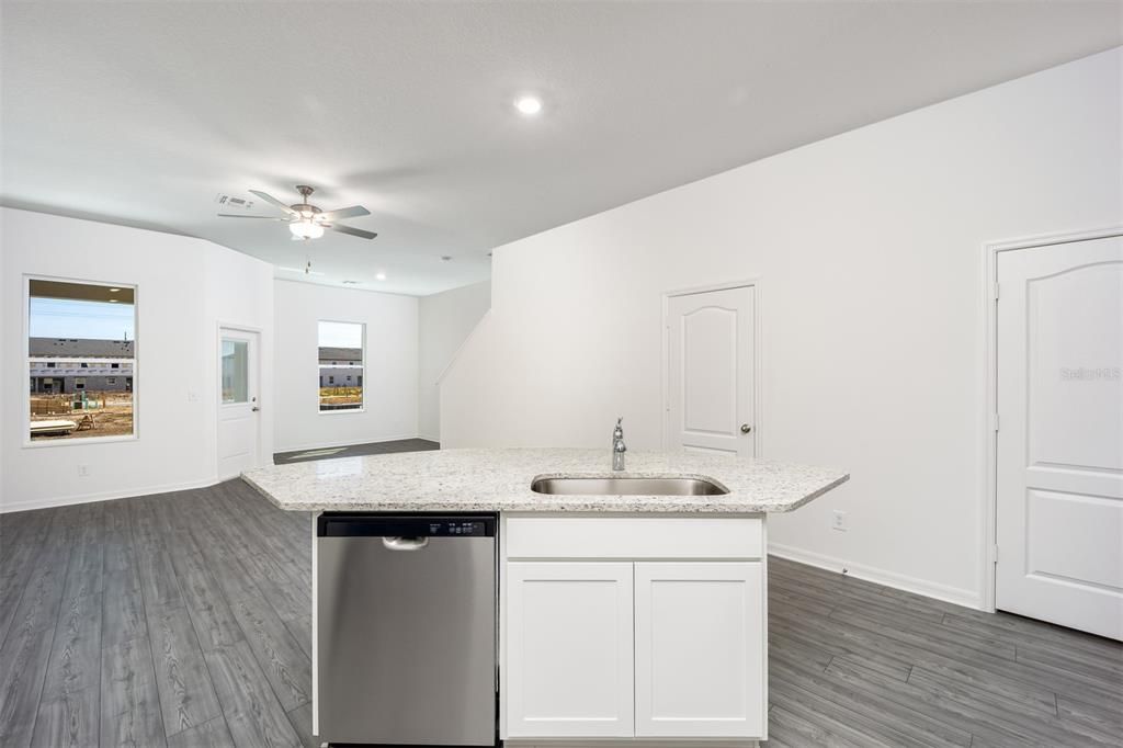Active With Contract: $285,900 (2 beds, 2 baths, 1574 Square Feet)