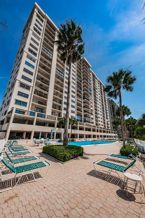 Active With Contract: $649,900 (1 beds, 1 baths, 900 Square Feet)