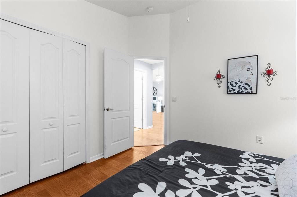 For Sale: $375,000 (2 beds, 2 baths, 1341 Square Feet)