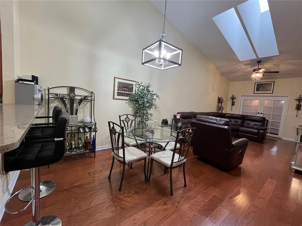 For Sale: $250,000 (2 beds, 2 baths, 1322 Square Feet)