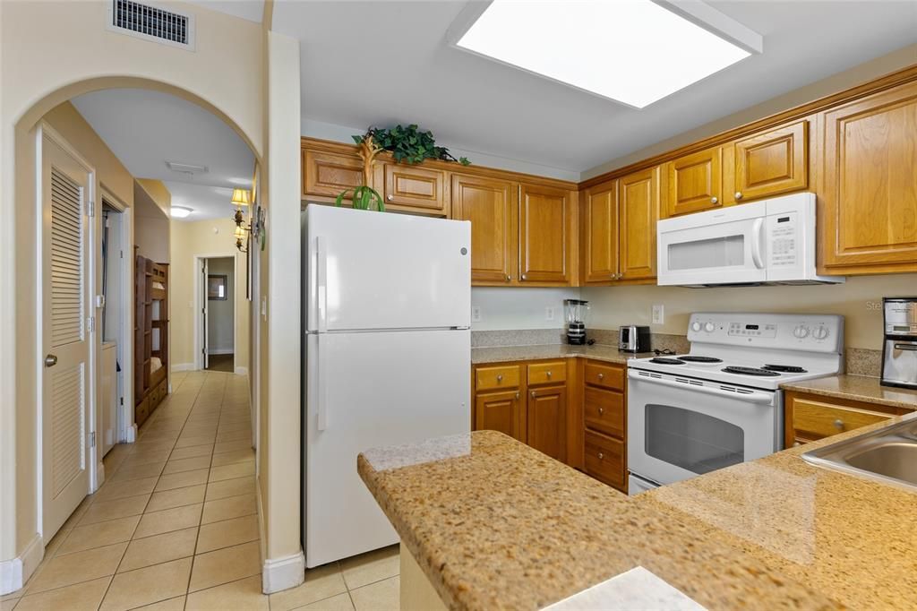 For Sale: $259,000 (1 beds, 2 baths, 798 Square Feet)