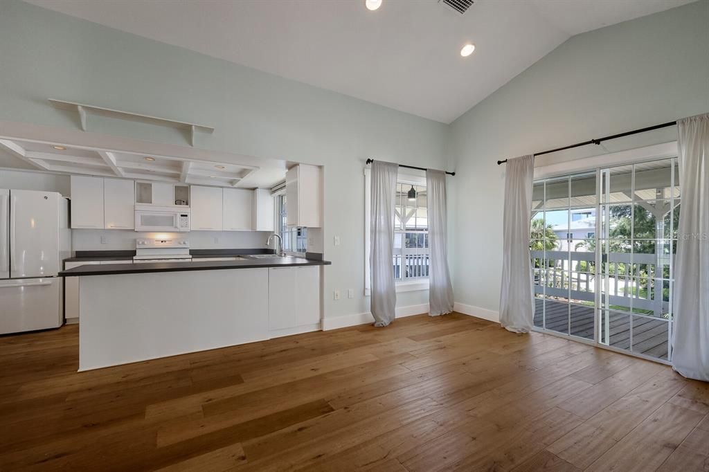 For Sale: $995,000 (2 beds, 2 baths, 1226 Square Feet)