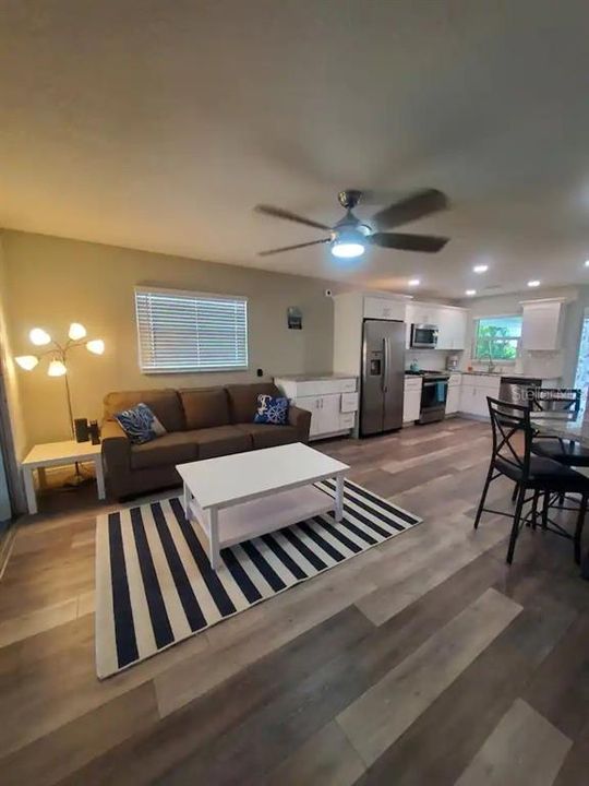 For Rent: $2,150 (2 beds, 1 baths, 786 Square Feet)