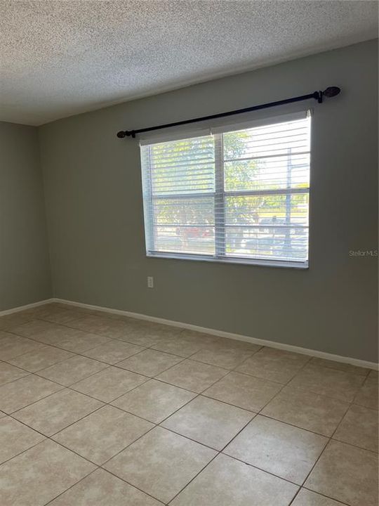 For Sale: $155,000 (1 beds, 1 baths, 781 Square Feet)