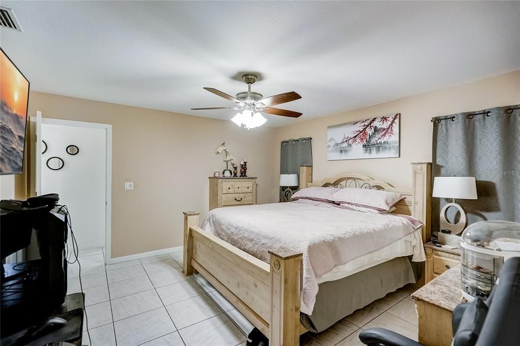 For Sale: $289,000 (3 beds, 2 baths, 1415 Square Feet)