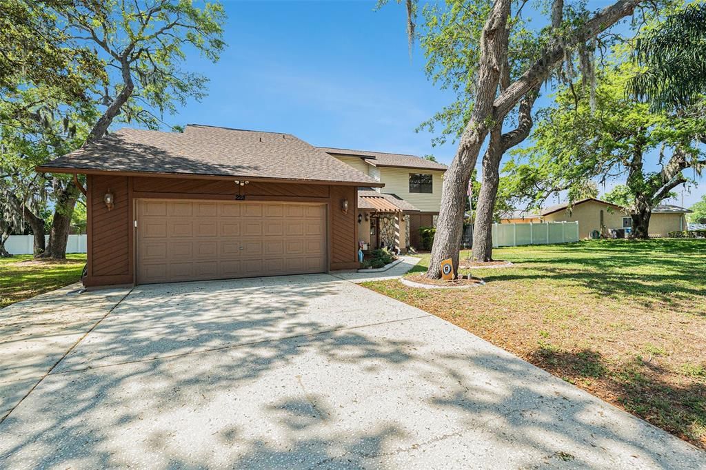 Active With Contract: $400,000 (4 beds, 3 baths, 2572 Square Feet)