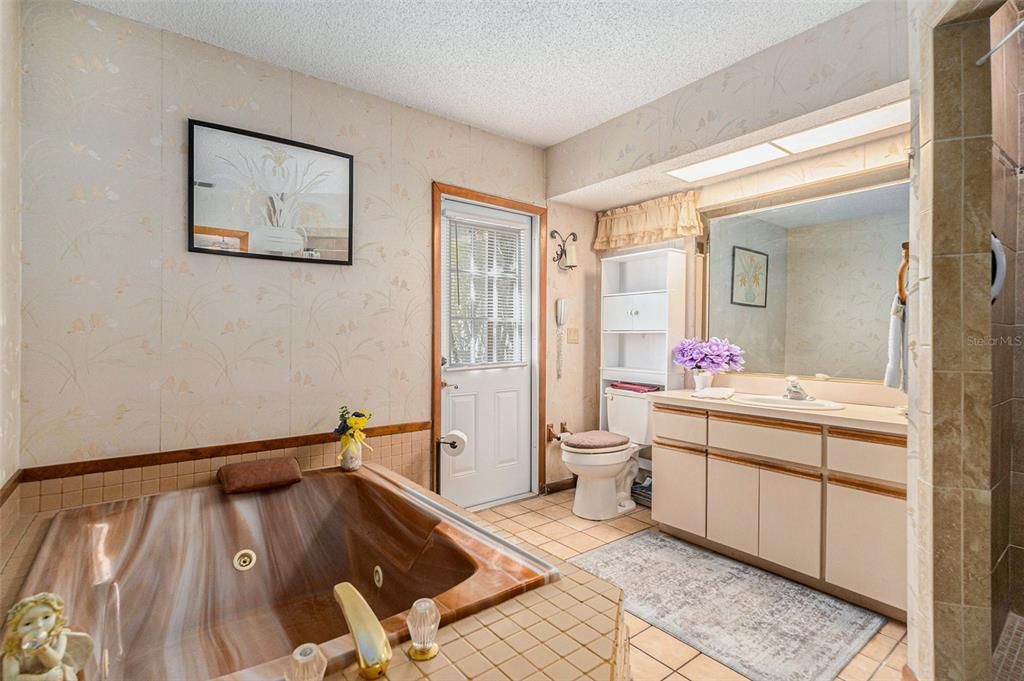 Недавно продано: $400,000 (4 спален, 3 ванн, 2572 Квадратных фут)