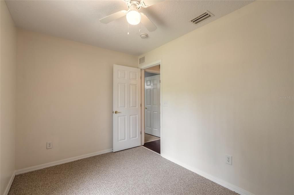 For Sale: $259,900 (3 beds, 2 baths, 1075 Square Feet)