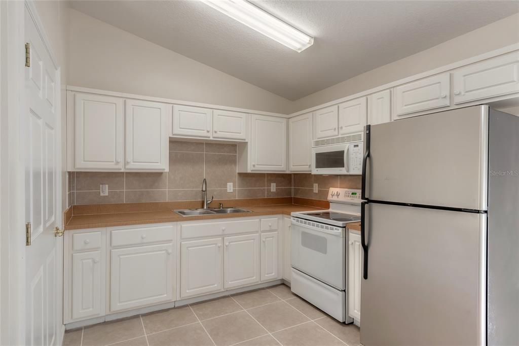 For Sale: $269,900 (3 beds, 2 baths, 1075 Square Feet)