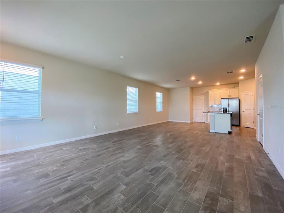 For Rent: $2,349 (3 beds, 3 baths, 1748 Square Feet)