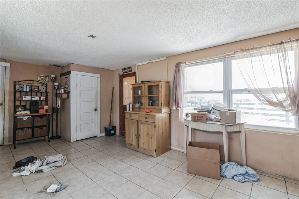 For Sale: $121,900 (3 beds, 2 baths, 1428 Square Feet)