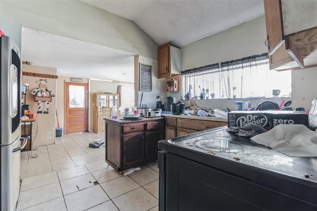 For Sale: $149,999 (3 beds, 2 baths, 1428 Square Feet)