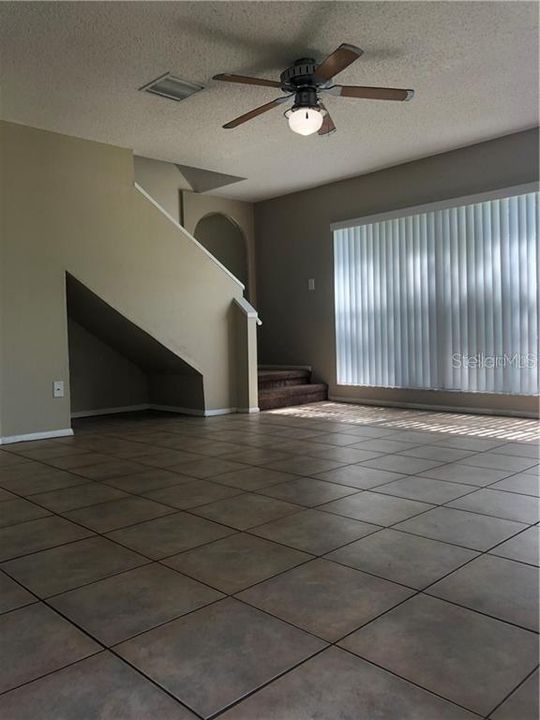 Active With Contract: $1,800 (2 beds, 1 baths, 1159 Square Feet)