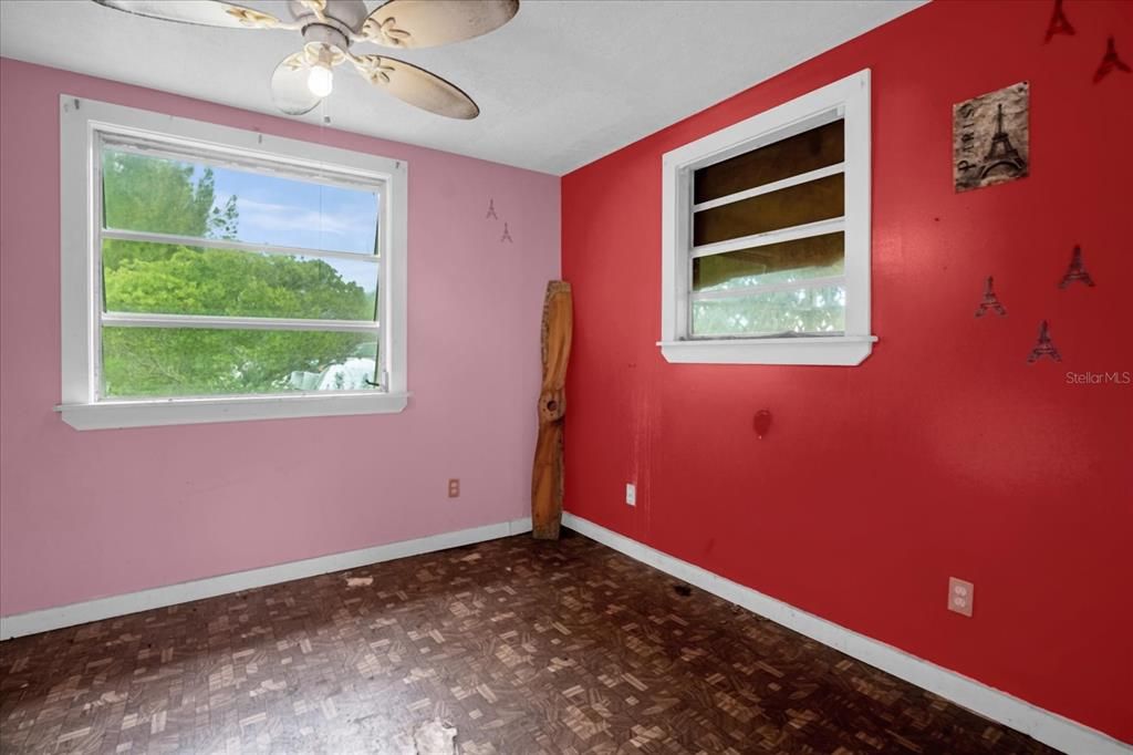 For Sale: $128,000 (3 beds, 1 baths, 864 Square Feet)