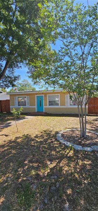 Recently Rented: $2,200 (2 beds, 1 baths, 910 Square Feet)