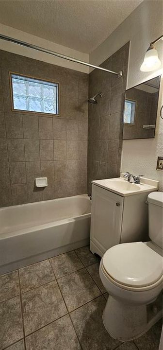 Недавно арендовано: $2,200 (2 спален, 1 ванн, 910 Квадратных фут)