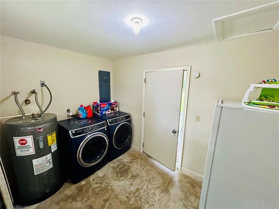 For Sale: $269,900 (3 beds, 2 baths, 1416 Square Feet)