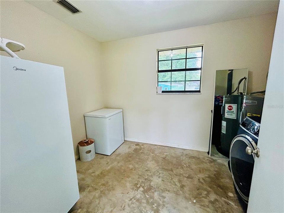 For Sale: $269,900 (3 beds, 2 baths, 1416 Square Feet)