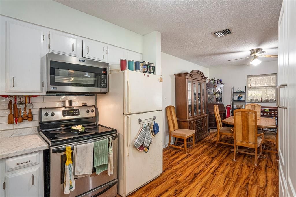 For Sale: $469,000 (3 beds, 1 baths, 1150 Square Feet)