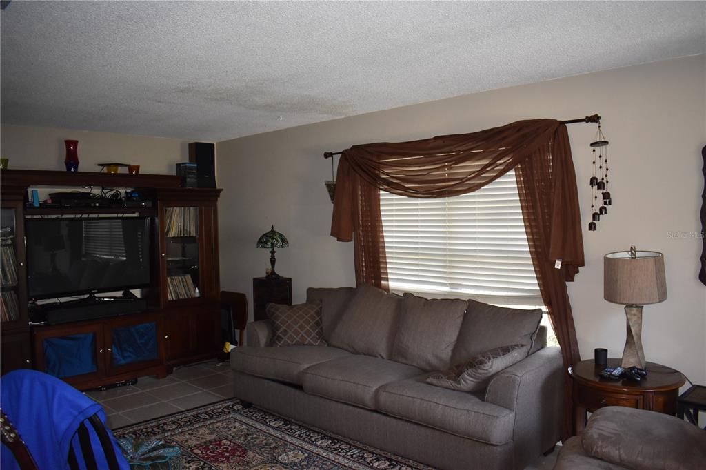 For Sale: $264,900 (3 beds, 2 baths, 1267 Square Feet)