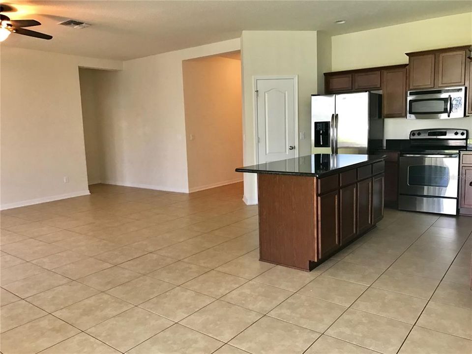 For Rent: $2,495 (4 beds, 2 baths, 1859 Square Feet)