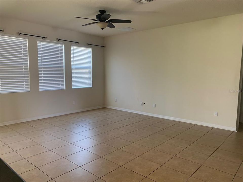 For Rent: $2,495 (4 beds, 2 baths, 1859 Square Feet)