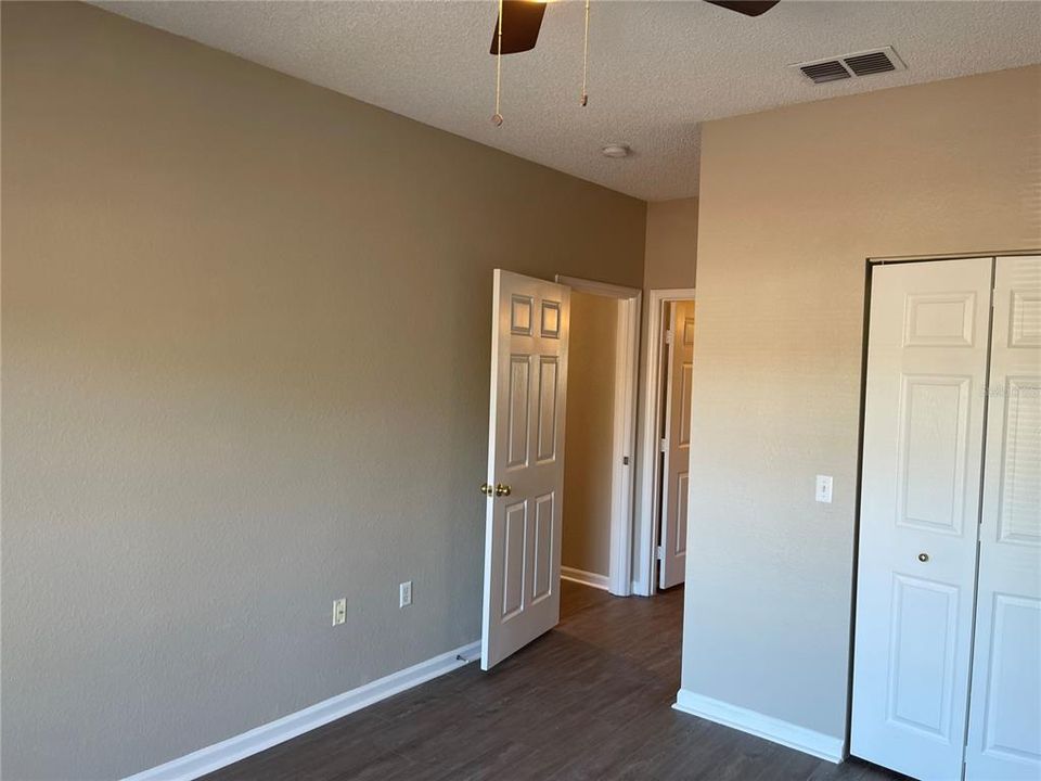 Active With Contract: $1,700 (2 beds, 2 baths, 1117 Square Feet)