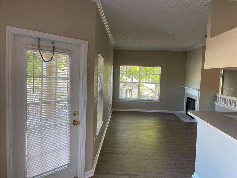 Active With Contract: $1,700 (2 beds, 2 baths, 1117 Square Feet)