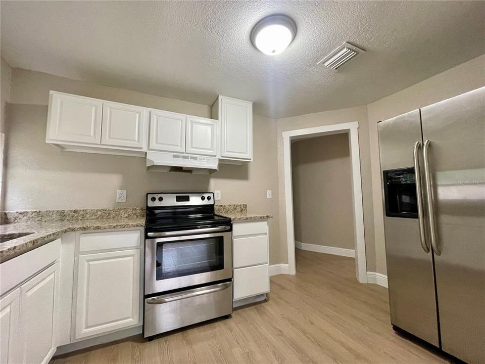 For Sale: $319,900 (3 beds, 1 baths, 1297 Square Feet)
