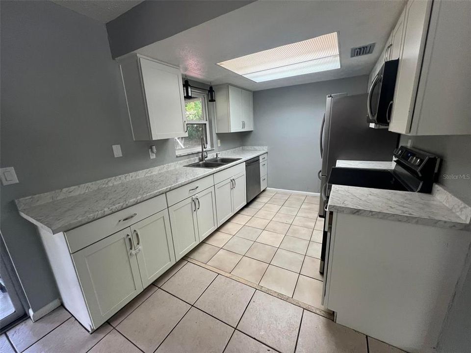 Active With Contract: $274,900 (3 beds, 1 baths, 1050 Square Feet)