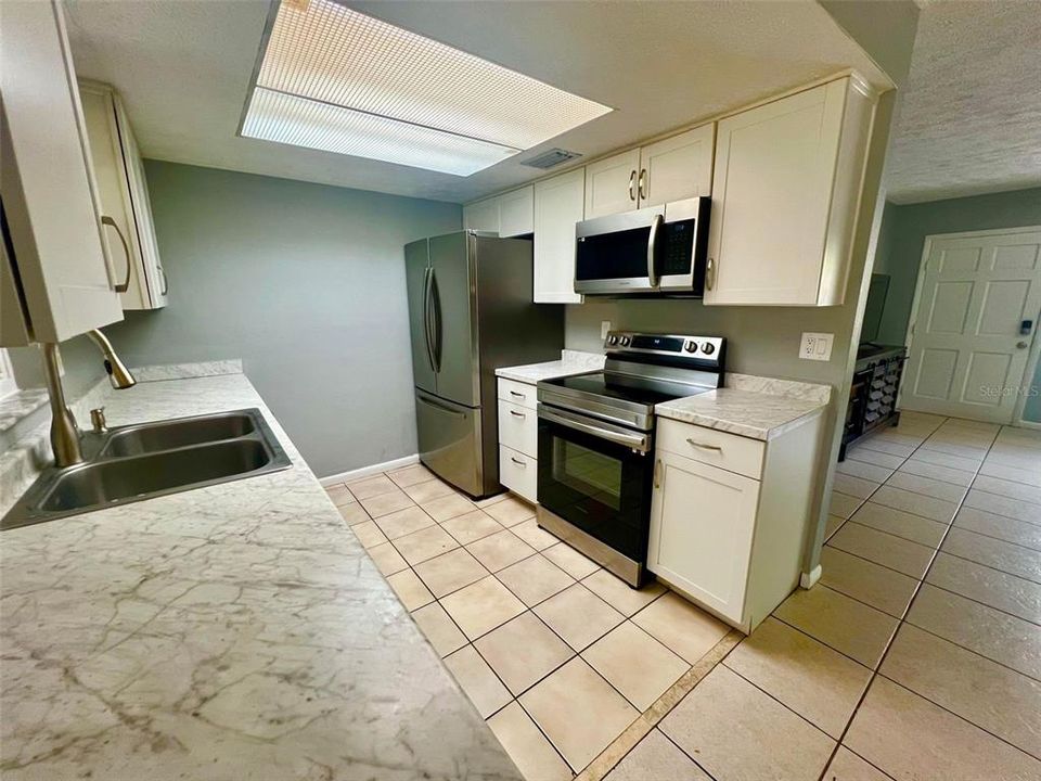 For Sale: $274,900 (3 beds, 1 baths, 1050 Square Feet)
