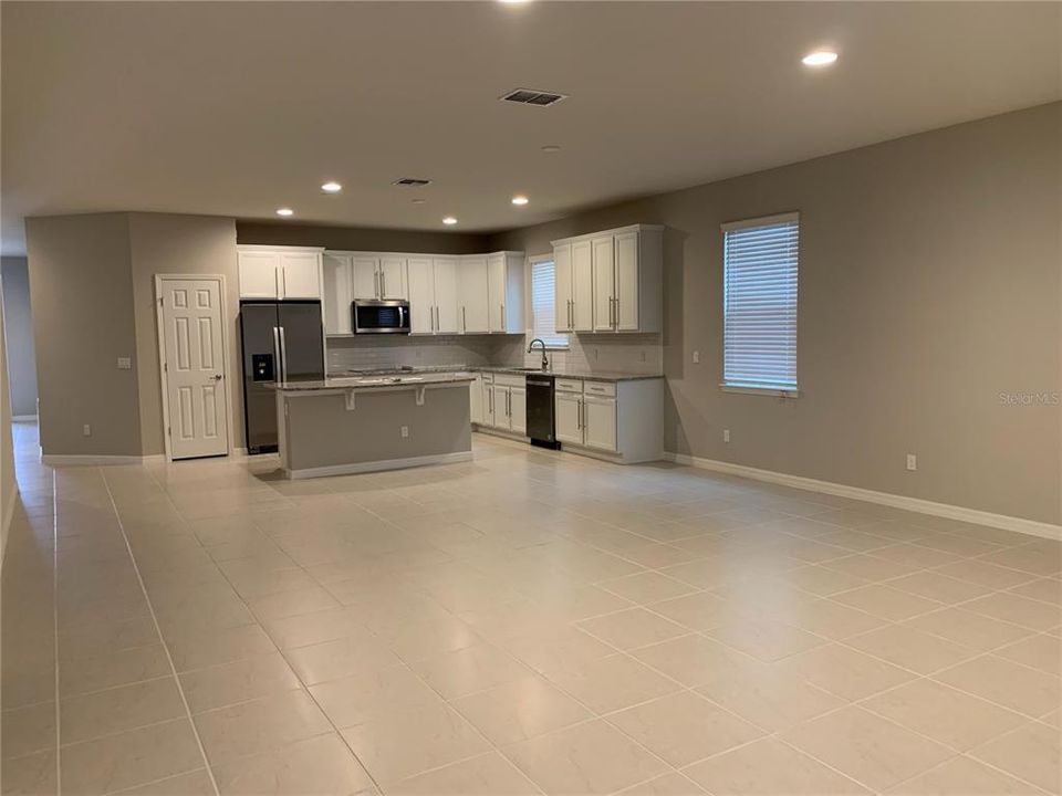 Active With Contract: $2,695 (4 beds, 2 baths, 2162 Square Feet)