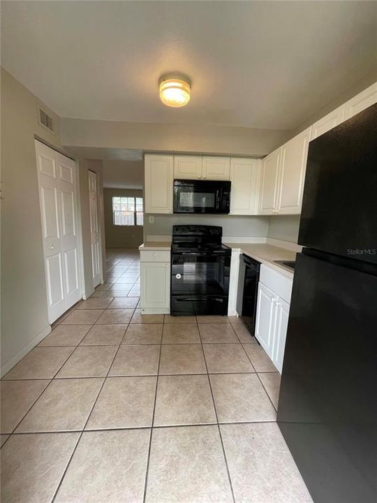 For Sale: $124,900 (2 beds, 1 baths, 899 Square Feet)