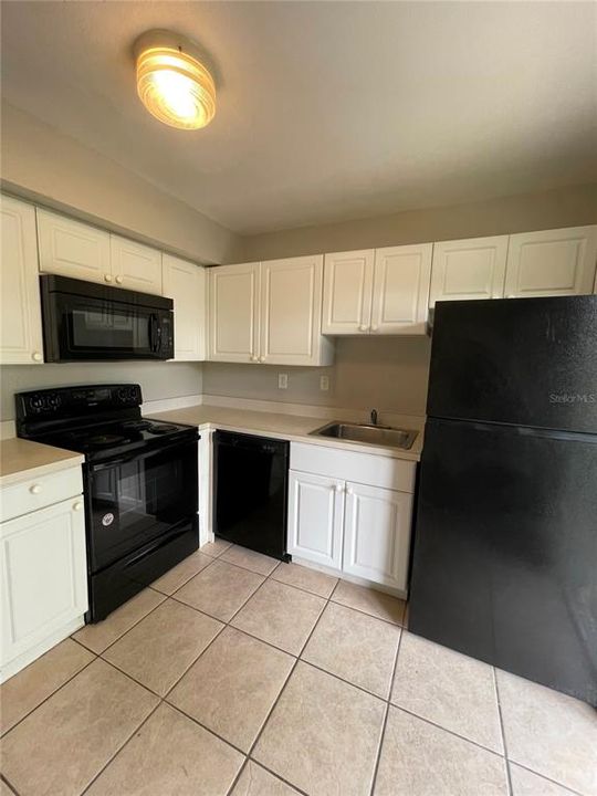 For Sale: $124,900 (2 beds, 1 baths, 899 Square Feet)
