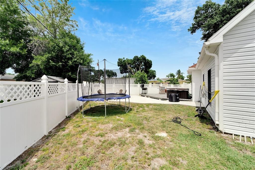 For Sale: $475,000 (4 beds, 2 baths, 2049 Square Feet)