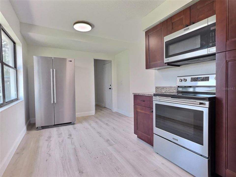 For Sale: $309,000 (3 beds, 1 baths, 967 Square Feet)