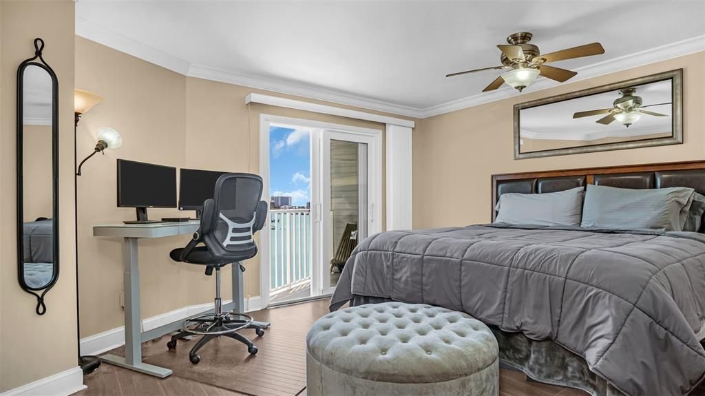 For Sale: $569,000 (2 beds, 2 baths, 980 Square Feet)