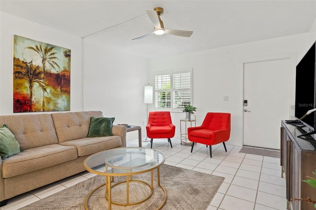 For Sale: $255,000 (2 beds, 2 baths, 1056 Square Feet)