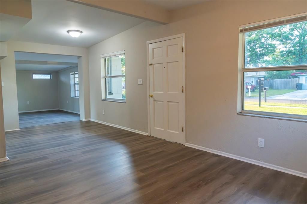 For Sale: $285,000 (3 beds, 1 baths, 1268 Square Feet)