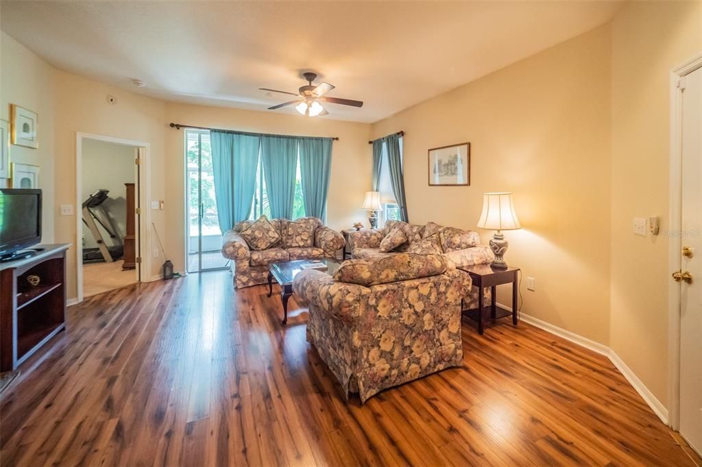 For Sale: $329,900 (2 beds, 2 baths, 1537 Square Feet)