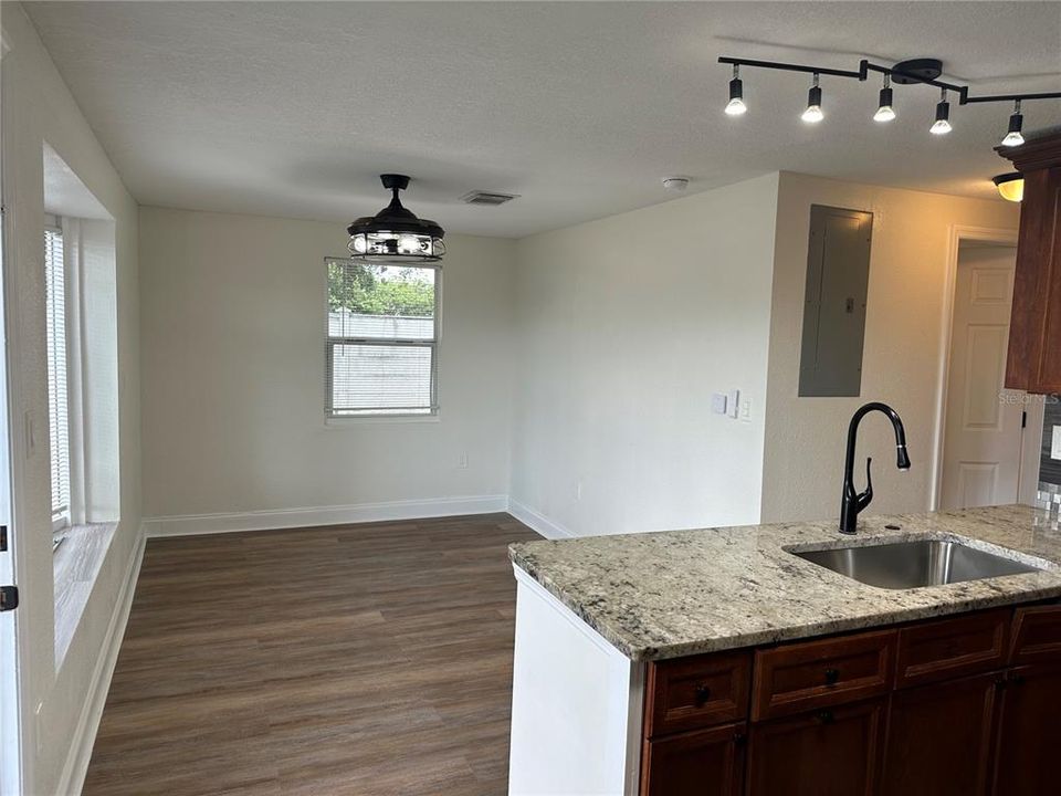 Active With Contract: $290,000 (4 beds, 2 baths, 864 Square Feet)