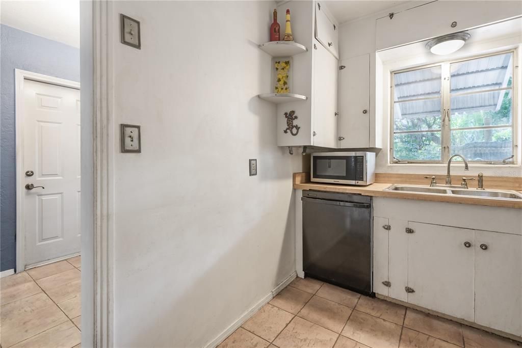 Active With Contract: $475,000 (3 beds, 2 baths, 1416 Square Feet)