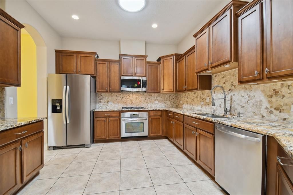 For Sale: $465,000 (2 beds, 2 baths, 1689 Square Feet)