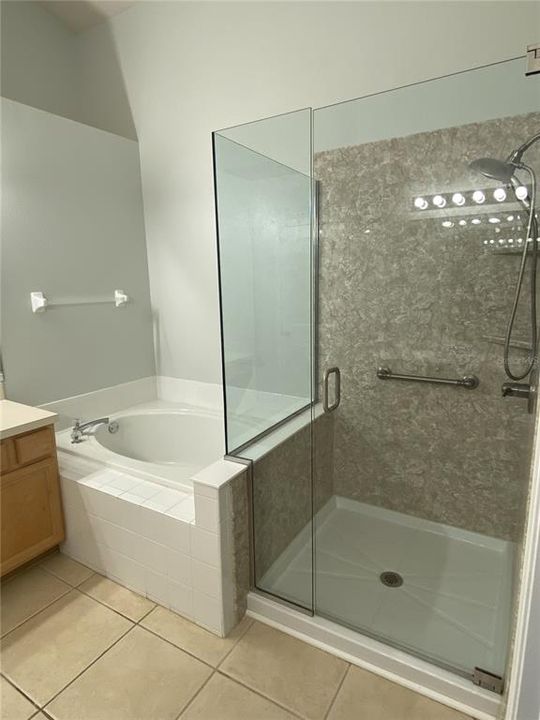 最近租的: $2,400 (4 贝兹, 2 浴室, 1956 平方英尺)