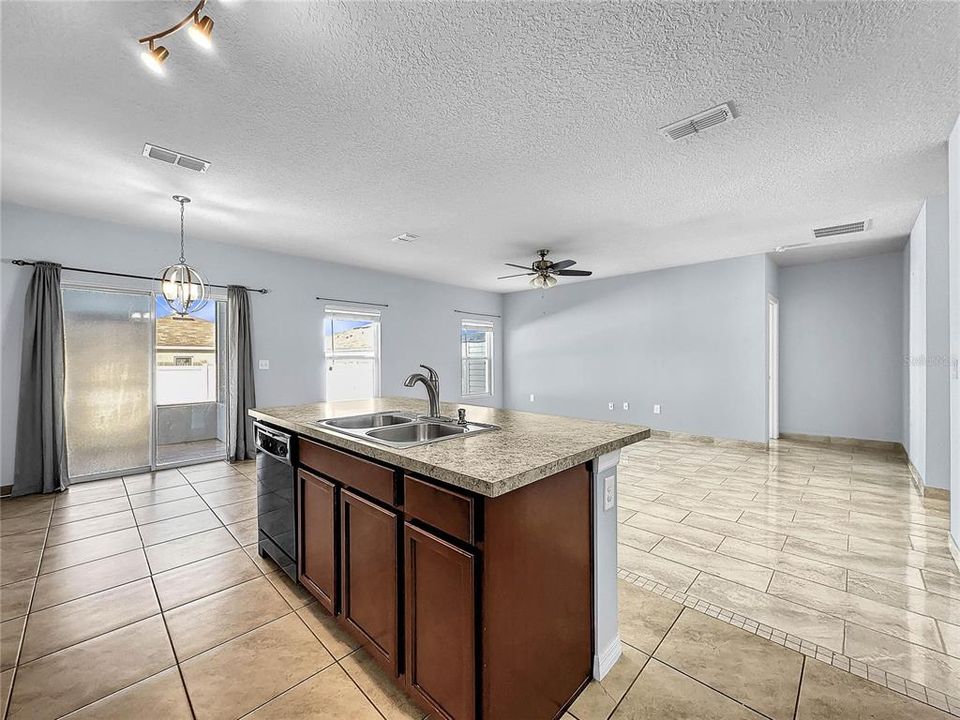 For Sale: $289,900 (3 beds, 2 baths, 1450 Square Feet)