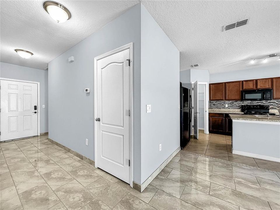 For Sale: $289,900 (3 beds, 2 baths, 1450 Square Feet)