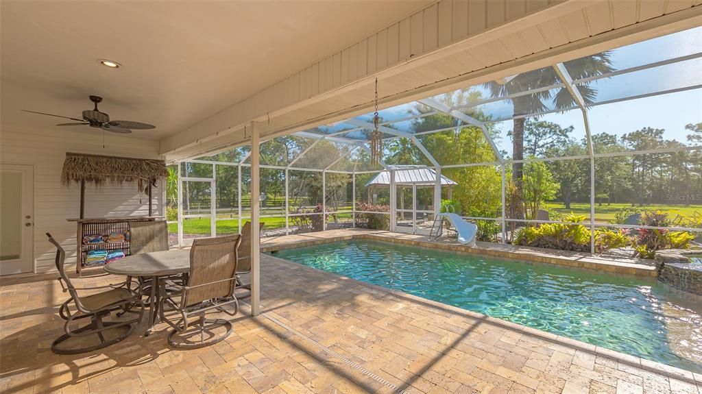 There is an outside shower for the pool!