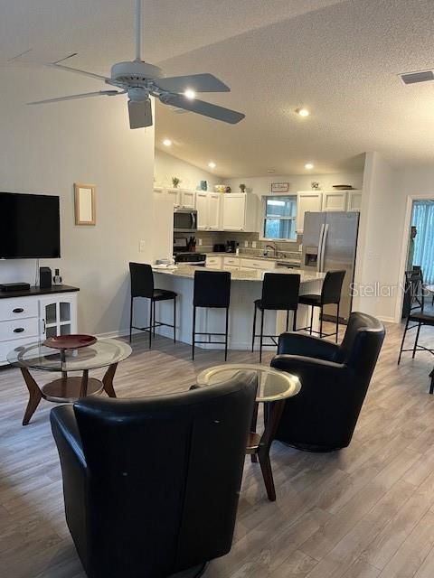 For Sale: $349,000 (2 beds, 2 baths, 1142 Square Feet)