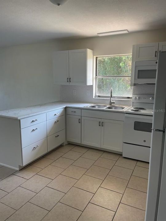 For Rent: $1,200 (2 beds, 1 baths, 850 Square Feet)