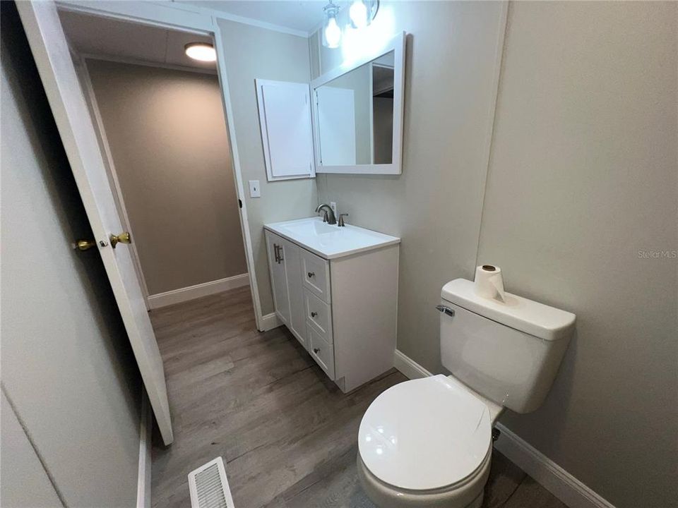 For Sale: $259,000 (2 beds, 2 baths, 924 Square Feet)